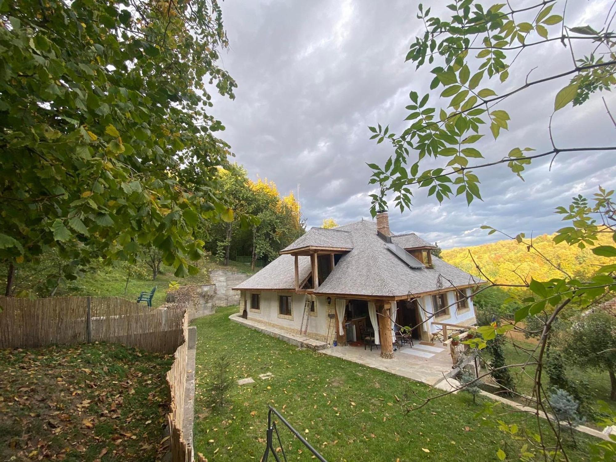 Vălenii de Munte Casa Cu Sindrilaヴィラ エクステリア 写真