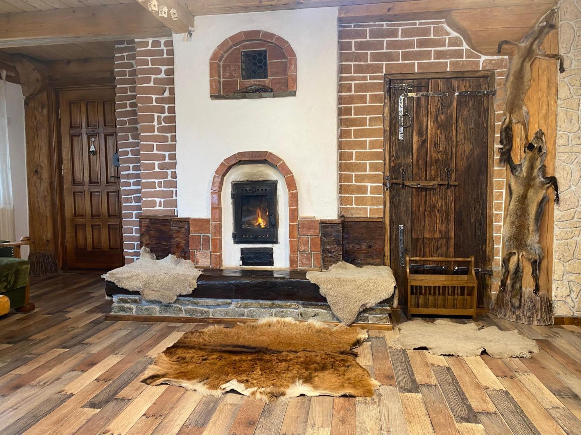 Vălenii de Munte Casa Cu Sindrilaヴィラ エクステリア 写真