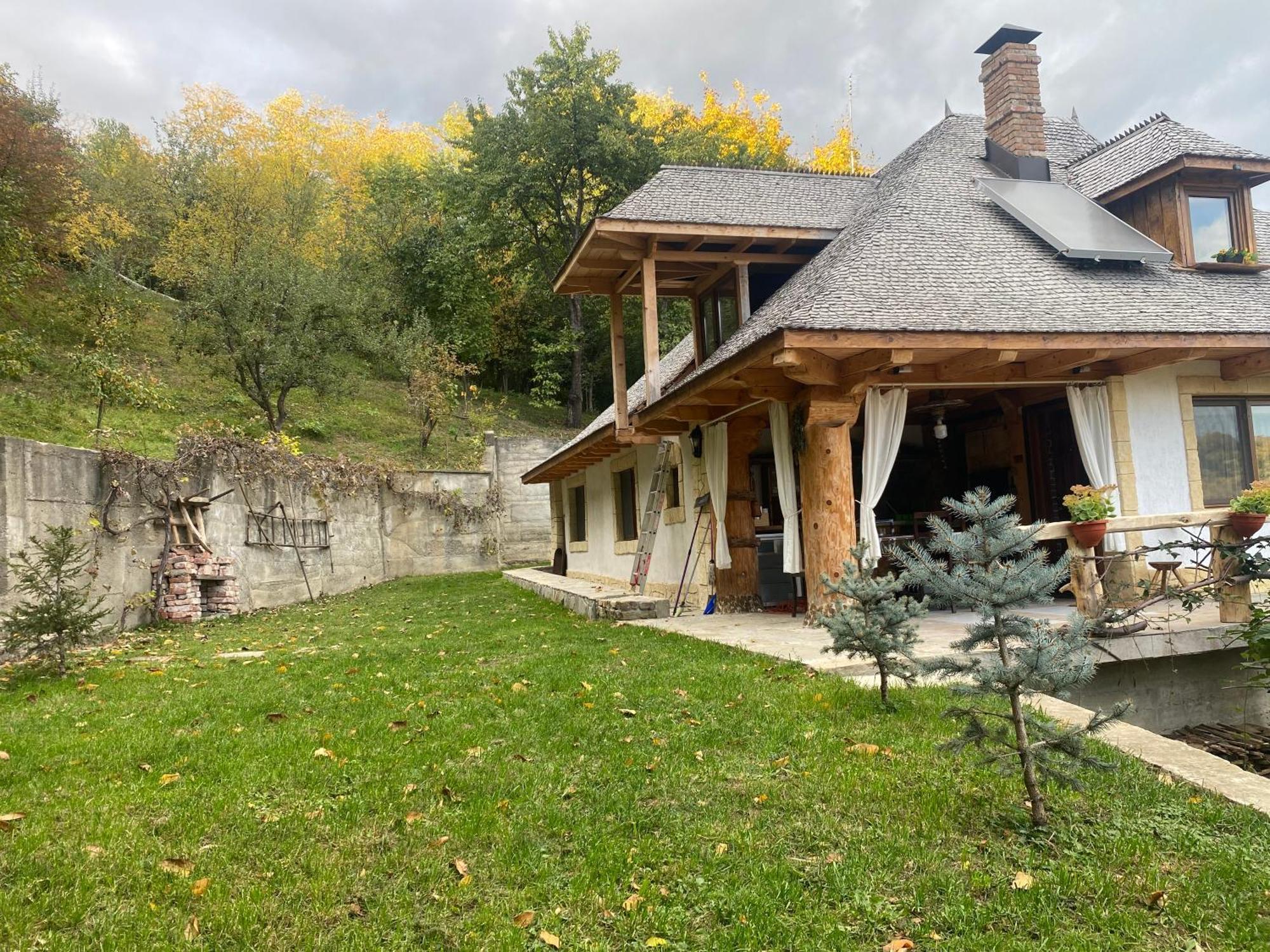 Vălenii de Munte Casa Cu Sindrilaヴィラ エクステリア 写真