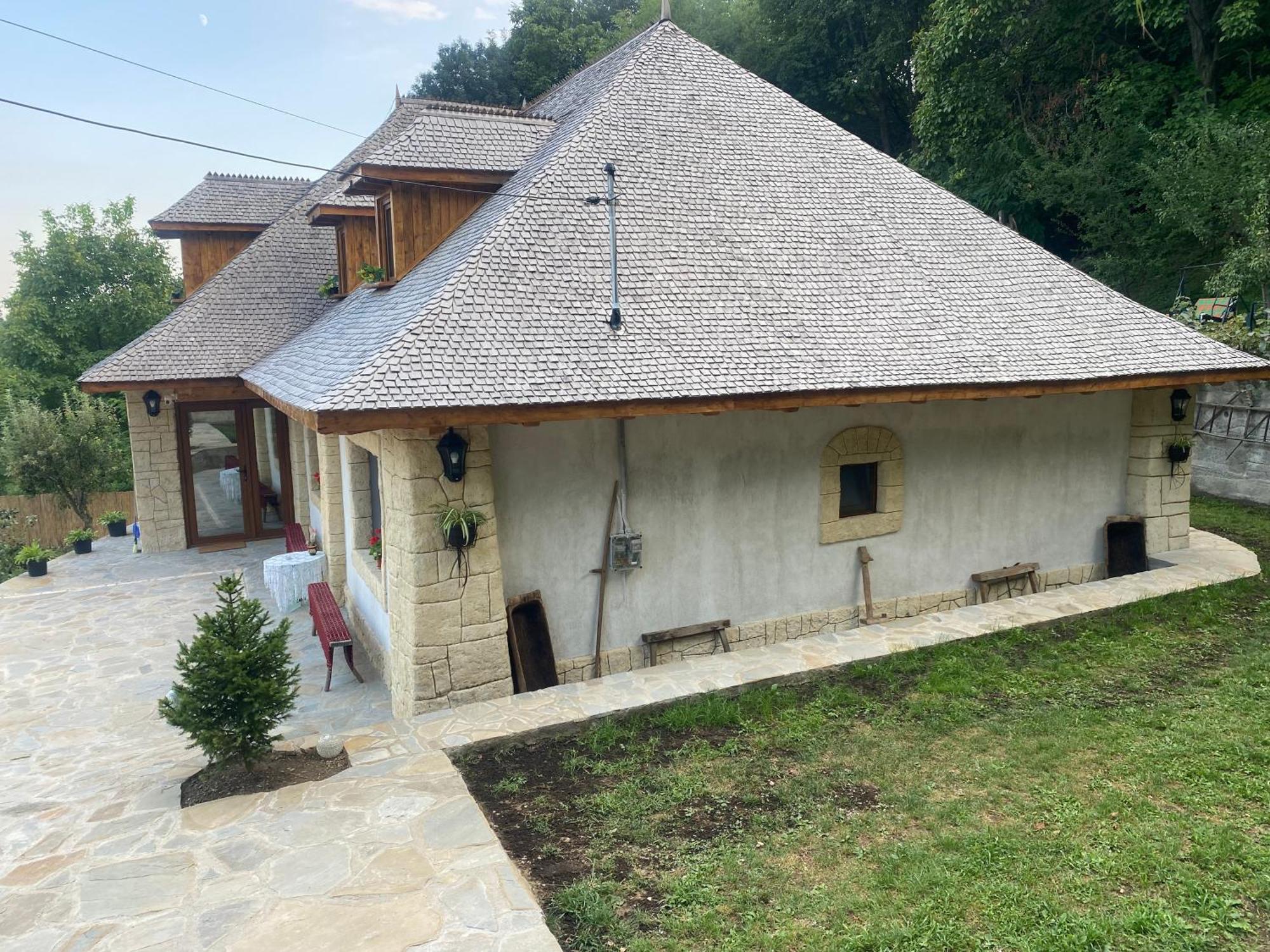 Vălenii de Munte Casa Cu Sindrilaヴィラ エクステリア 写真
