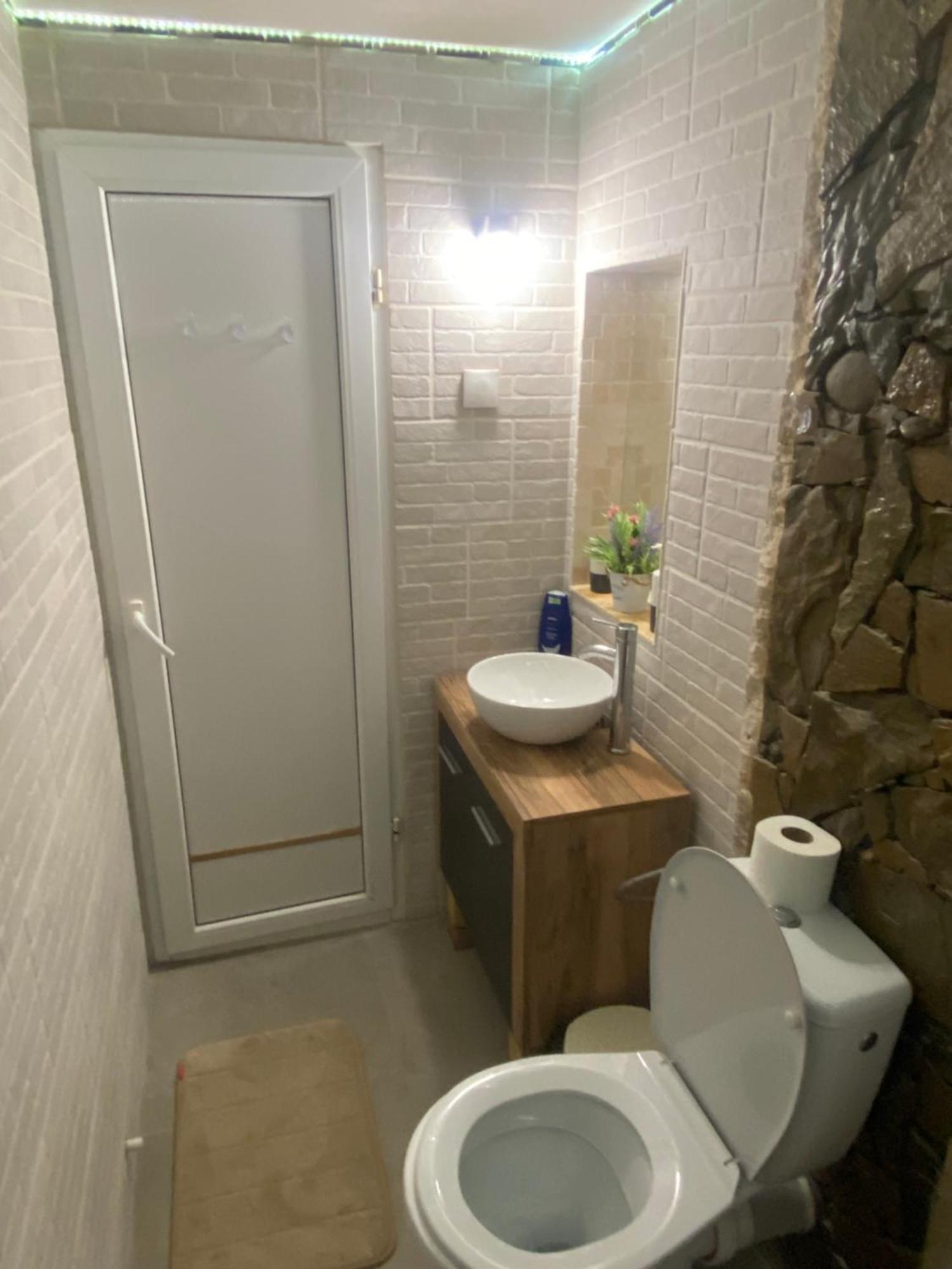 Vălenii de Munte Casa Cu Sindrilaヴィラ エクステリア 写真