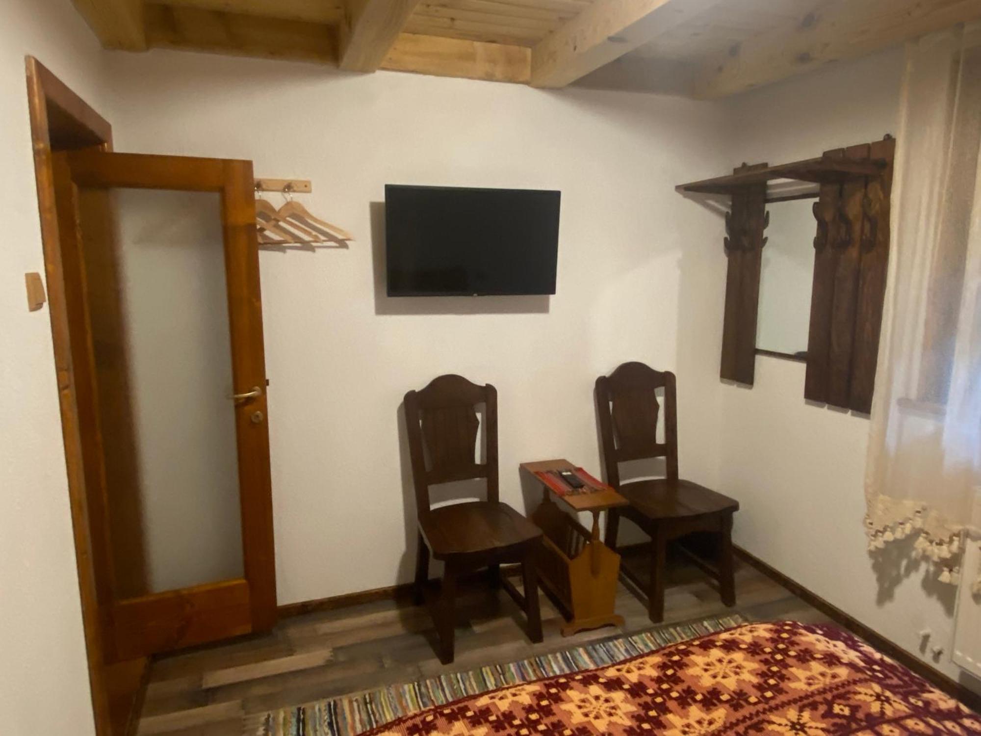 Vălenii de Munte Casa Cu Sindrilaヴィラ エクステリア 写真