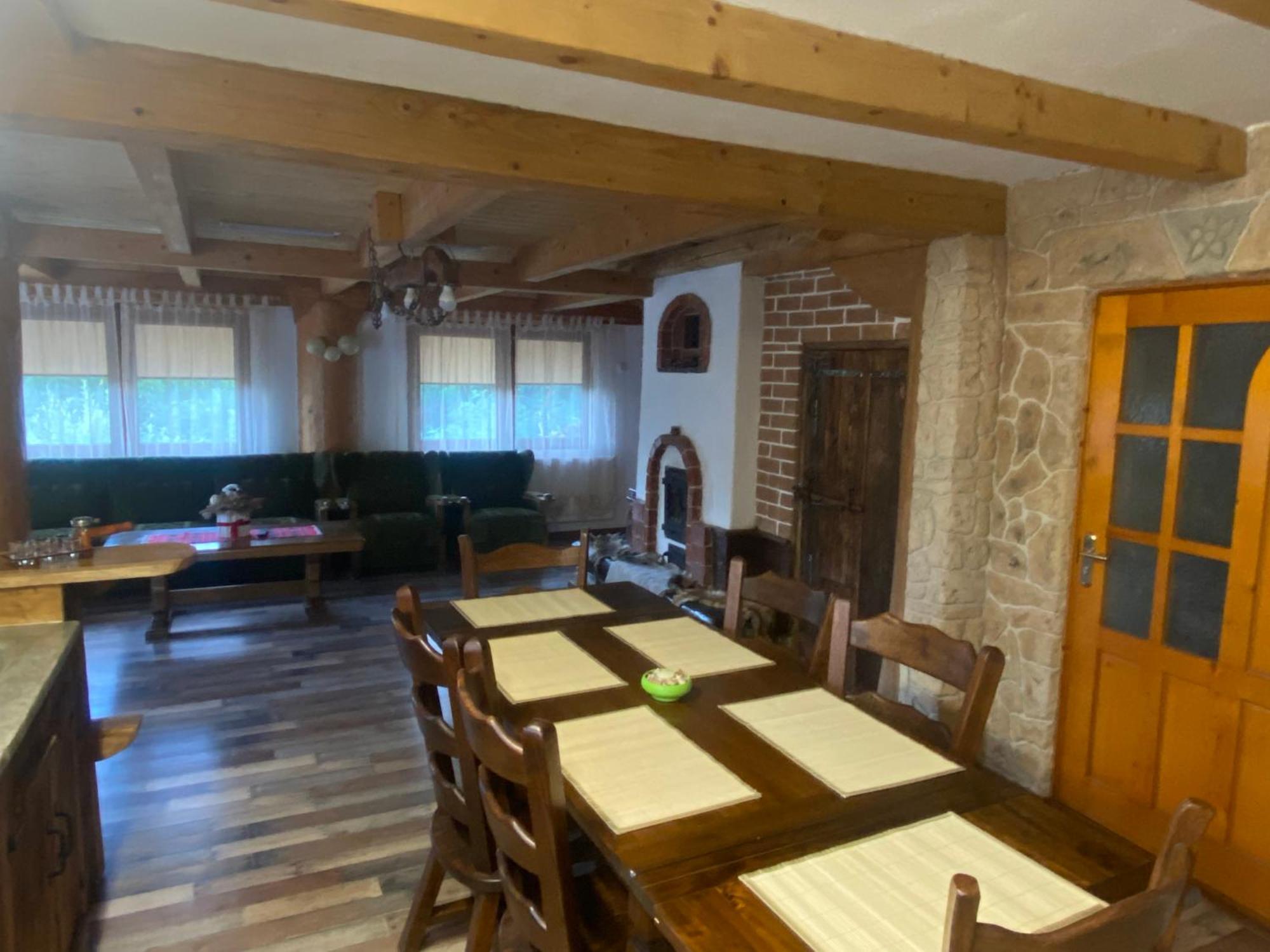 Vălenii de Munte Casa Cu Sindrilaヴィラ エクステリア 写真