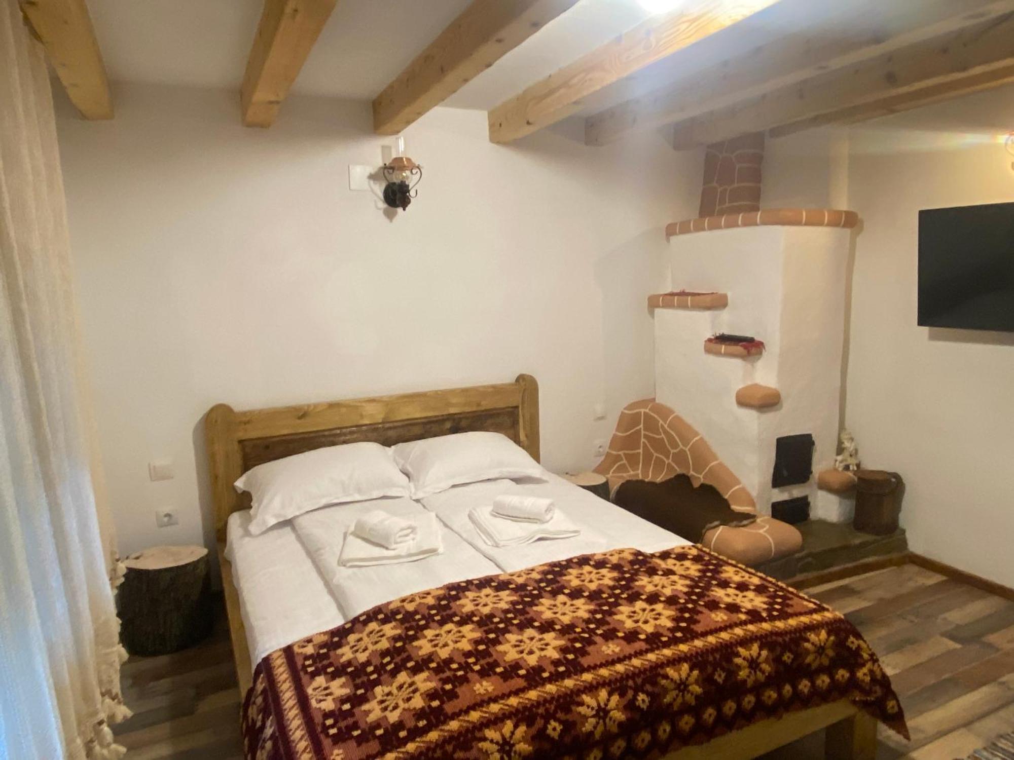 Vălenii de Munte Casa Cu Sindrilaヴィラ エクステリア 写真