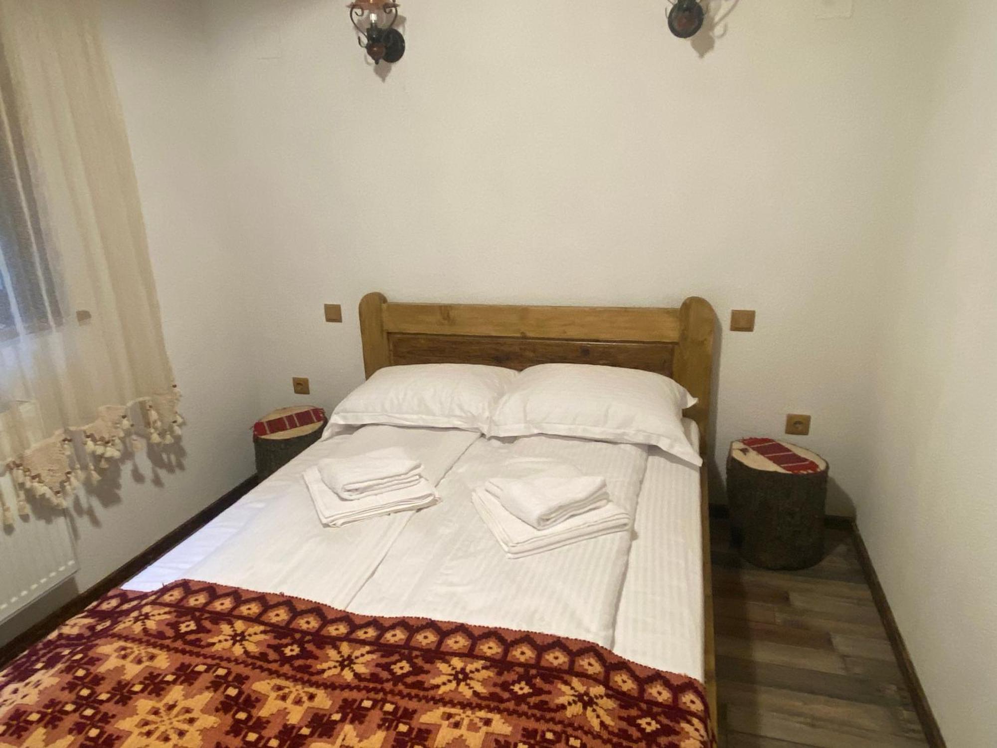 Vălenii de Munte Casa Cu Sindrilaヴィラ エクステリア 写真
