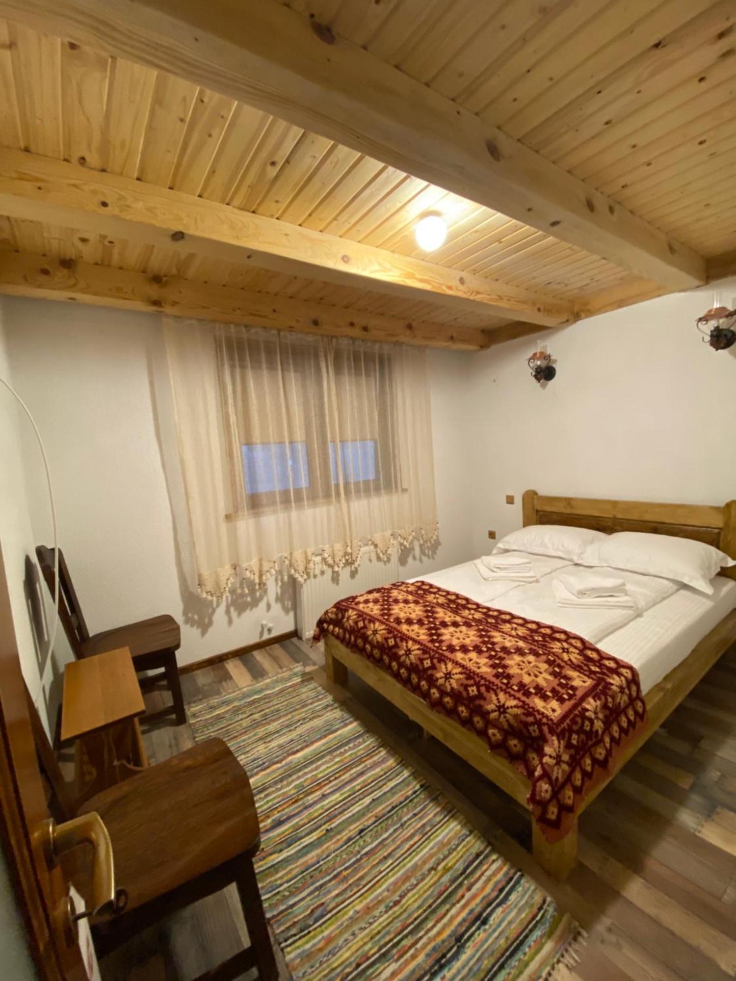 Vălenii de Munte Casa Cu Sindrilaヴィラ エクステリア 写真