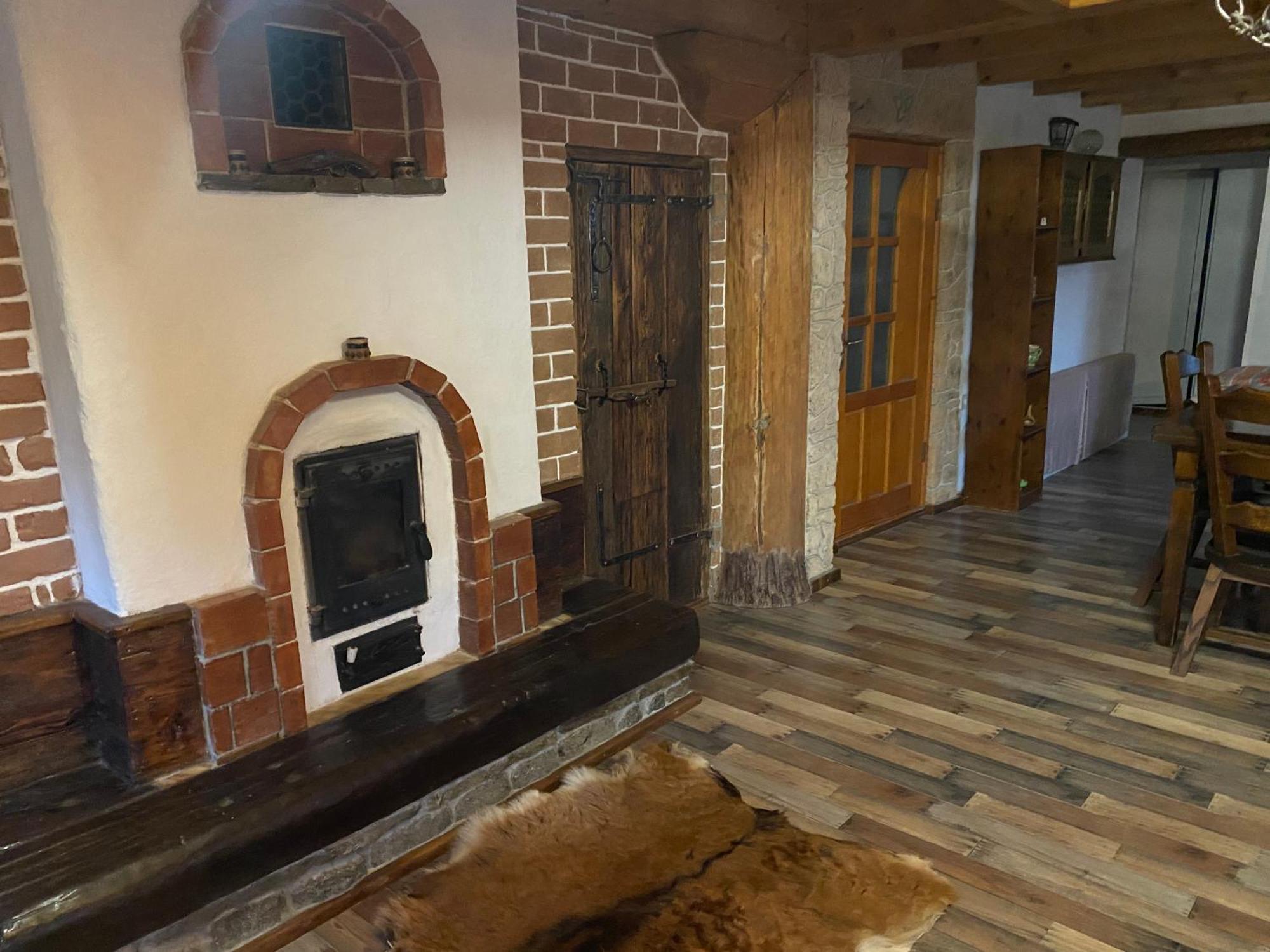 Vălenii de Munte Casa Cu Sindrilaヴィラ エクステリア 写真