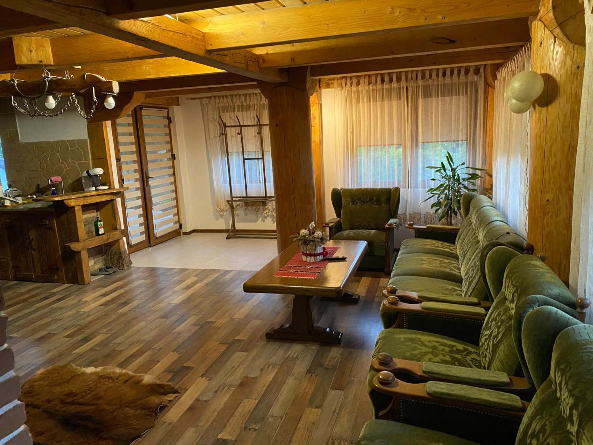 Vălenii de Munte Casa Cu Sindrilaヴィラ エクステリア 写真