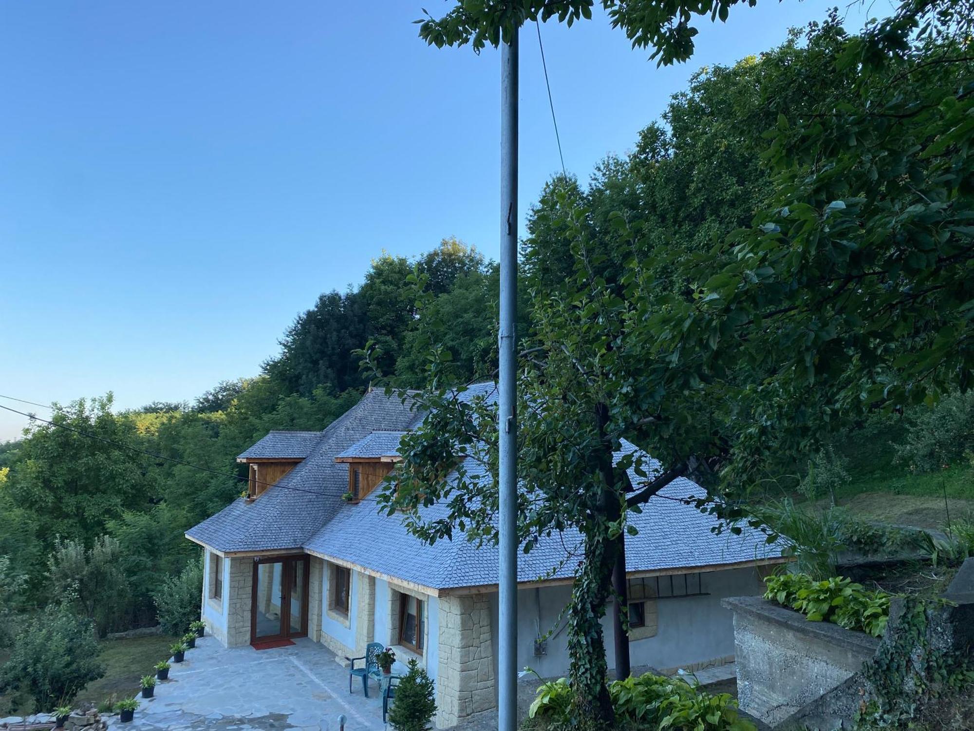 Vălenii de Munte Casa Cu Sindrilaヴィラ エクステリア 写真
